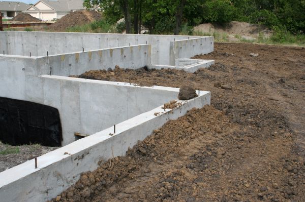 Foundation Wall Installation in Issaquah